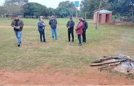Tras publicación periodística, Gobernación visita escuela de Potrero Naranjo y promete iniciar este año mejoras de aulas
