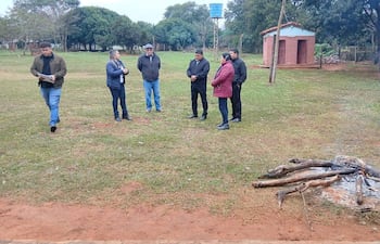 Tras publicación periodística, Gobernación visita escuela de Potrero Naranjo y promete iniciar este año mejoras de aulas