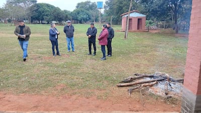 Tras publicación periodística, Gobernación visita escuela de Potrero Naranjo y promete iniciar este año mejoras de aulas