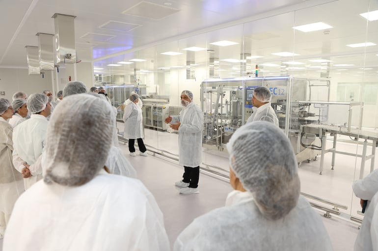 Recorrido en la planta de Adium, que proyecta producir hasta 100 millones de unidades farmacéuticas al año.