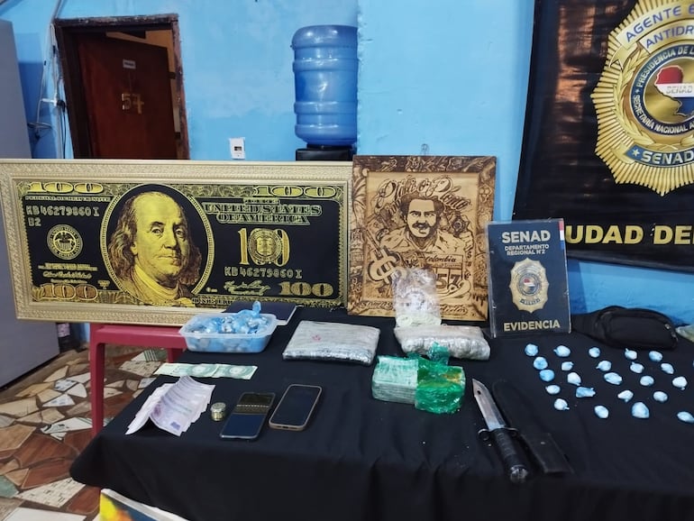 Vivía como un rey en la cárcel: tenía un retrato de Pablo Escobar y distribuía drogas - ABC en el Este