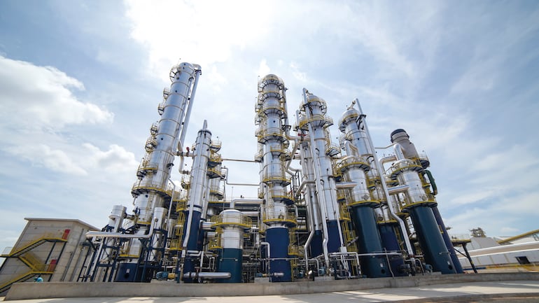 El modelo de biorrefinería permite diversificar la producción y aprovechar integralmente los recursos del campo.