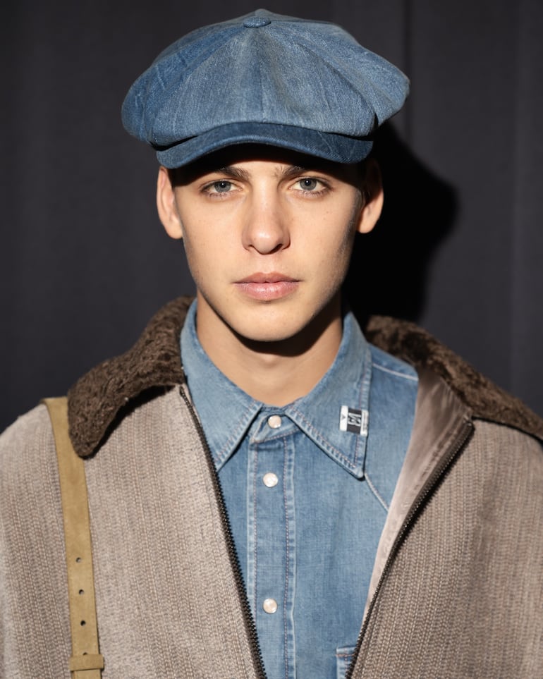 Benicio Gravier en su pasada en el desfile del Emporio Armani en la Semana de la Moda de Milán. (Instagram/Benicio Gravier)