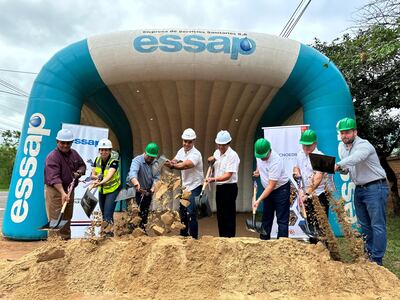 Acto de palada inicial para el inicio de las obras de renovación de 9.000 metros de tuberías en San Bernardino. Serán destinados más de G. 8.000 millones a los trabajos, según el anuncio de la aguatera.