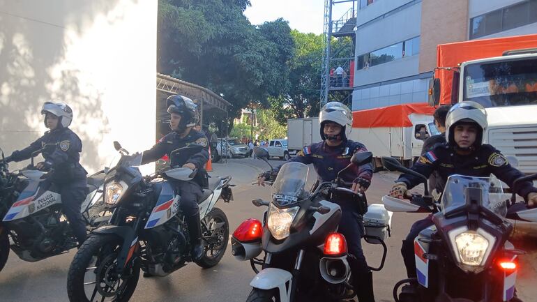 Sale convoy con útiles electorales para la elección de intendente en Ciudad del Este