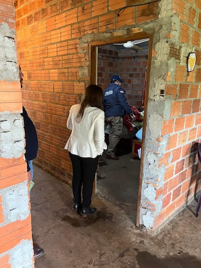 La fiscal Laury Vázquez encabezó el allanamiento.