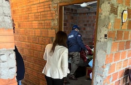 La fiscal Laury Vázquez encabezó el allanamiento.