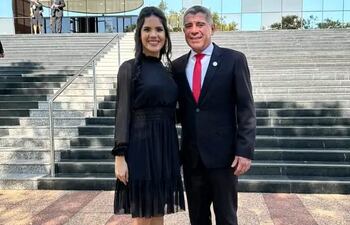 Héctor “Bocha” Figueredo, cartista, con su nepobaby.