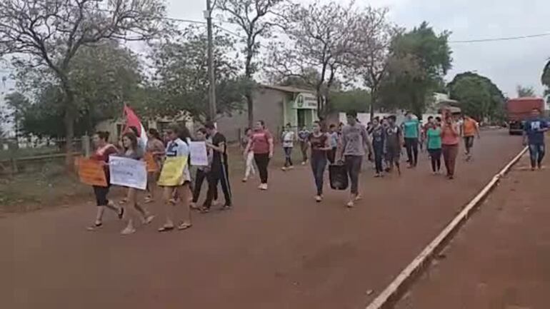 Familiares y allegados del denunciado por abuso realizaron manifestaciones el jueves y viernes pasado, exponiendo a una doble victimización de la niña.