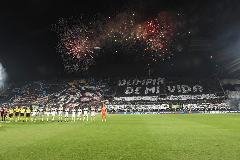 El mosaico franjeado, elaborado con la unión de fuerzas de los aficionados que en todo momento transmitieron confianza al equipo.