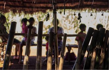 Imagen del libro “Deuda histórica de Itaipú Binacional lado paraguayo, con el pueblo Ava Guarani Paranaense.