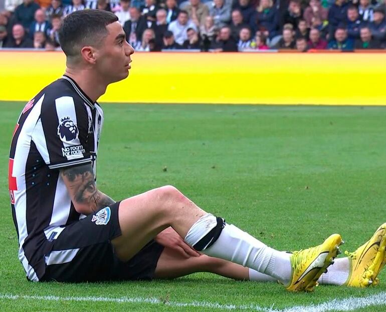 Miguel Ángel Almirón (30), apenado por su lesión.