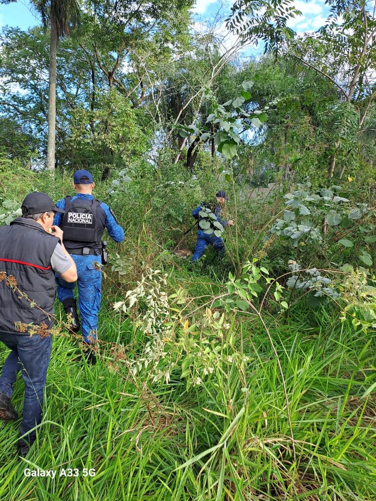 Los agentes recorrieron por más de tres horas en busca de algún elemento que pueda ayudar a ubicar a Bruno Rafael Ojeda Alfonsi. Fue esta mañana, en Luque.
