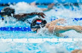 La paraguaya Luana Alonso durante la competencia de los 100 metros mariposa en los Juegos Olímpicos París 2024.