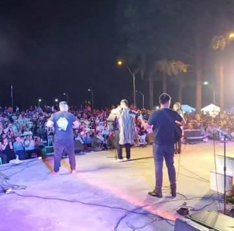 Alan Fleitas durante su presentación en el Festival de la Tradición Laureleña.