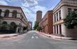 Los edificios se lucen libres de la polución visual que causaba cablerío sobre la calle Pdte. Franco.