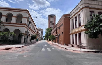 Los edificios se lucen libres de la polución visual que causaba cablerío sobre la calle Pdte. Franco.