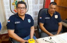 El jefe de Investigaciones, comisario Abel Cantero y el jefe de despacho del Departamento de Homicidios, comisario Miguel Ferreira, brindaron detalles sobre los avances de la investigación en el caso del atentado en contra del Intendente de Mayor Martínez, Ariel Arce Rotela.