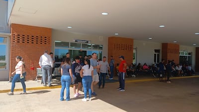 Familiares de las victimas aguardando el resultado médicos de los accidentados.