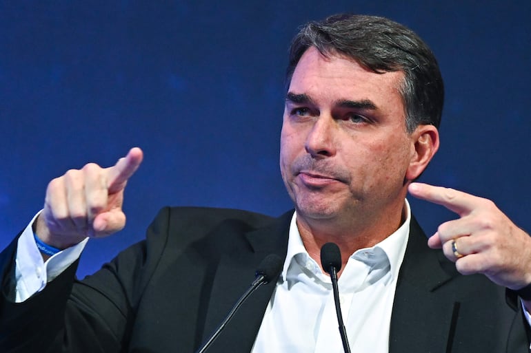 Flávio Bolsonaro propone "liberar" a Brasil de las "amarras" del Mercosur - Mundo
