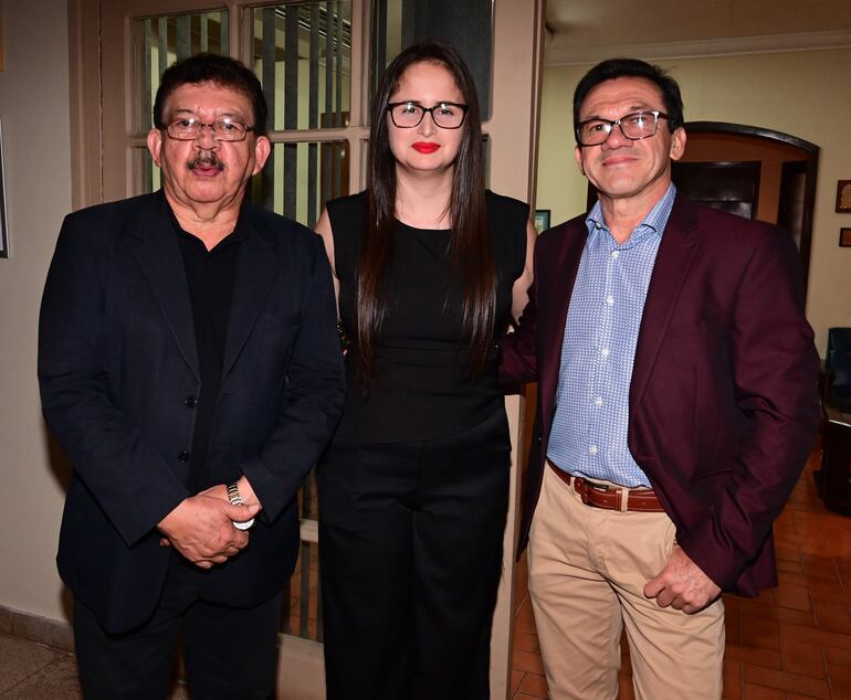Wilfrido Acosta, Larisa Ortellado y Javier Rojas.