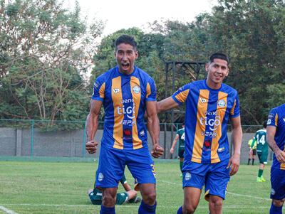 Grito de gol del "carnicero", Carlos González Ozuna, quien contribuyó con un par de tantos en el triunfo de Cristóbal Colón de J. Augusto Saldívar ante Silvio Pettirossi. (Foto: APF)