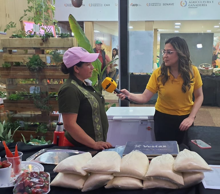 Laura Leiva, productora de frutilla, llegó desde la ciudad de Itá