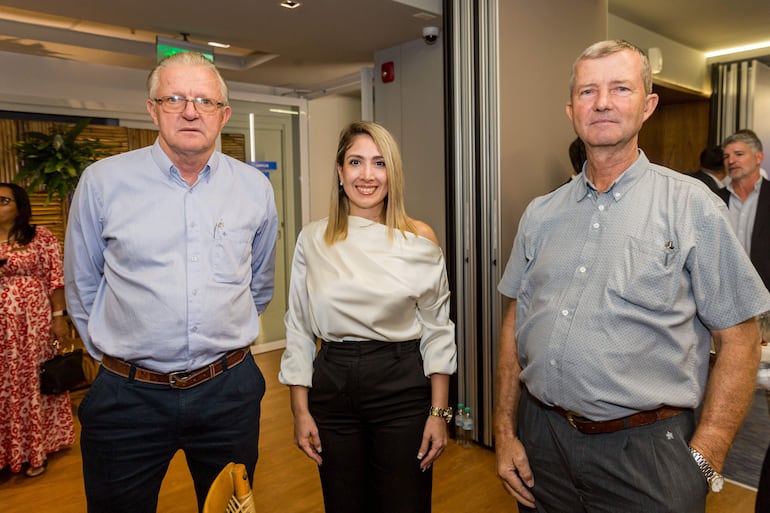 Asamblea Bancop 2026
 David Penner, Cecilia Acosta, David Thiessen