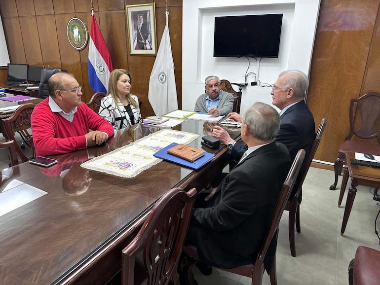 Llamativa reunión exprés entre el fiscal general y el presidente del IPS - Nacionales