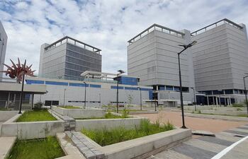 Unos US$ 100 millones se invirtieron en las oficinas de Gobierno, en el ex-Puerto de Asunción. Muy pocas se utilizan.