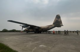 Los incendios forestales en el Chaco ahora también son combatidos por el avión hidrate Hércules, prestado por el gobierno de Uruguay.