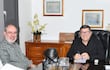 El director general paraguayo de Itaipú, Justo Zacarías Irún junto al intendente de Ciudad del Este, Daniel Pereira Mujica (Yo Creo), en sede de la comuna esteña.