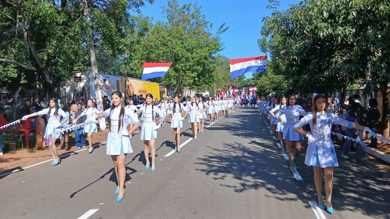 San Lorenzo: desfile estudiantil por los 215 años de la Independencia del Paraguay