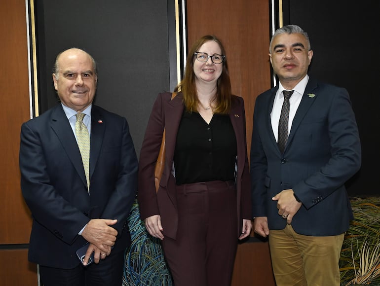 Francisco Gormaz, embajador de Chile, Danielle Dunne, embajadora del Reino Unido y Jeison Granados, embajador de Costa Rica. 