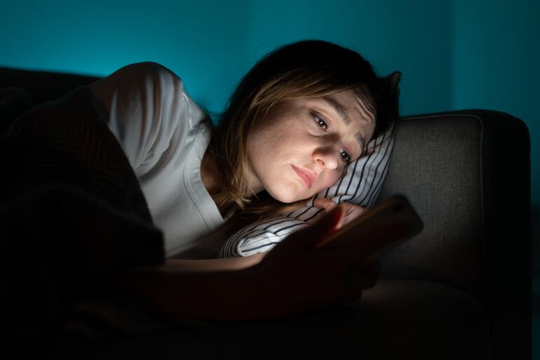 Mujer con smartphone.