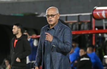 Francisco Javier Arce Rolón (53 años) debutó como técnico de Guaraní.