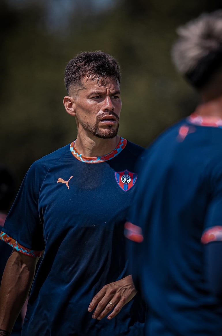 Gastón Giménez, uno de los tres "desempolvados" en Cerro Porteño.