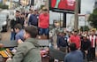 Ciudadanos enfurecidos destruyeron uno de los carteles ofensivos colocados en Ciudad del Este.