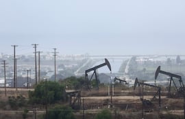 El precio del barril de brent para entrega en diciembre se disparó este jueves un 4,37 %