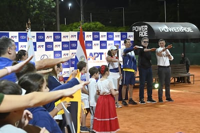 Valeria Santander, Paulo Sergio "Neco" Carvallo y el gran Víctor Pecci en la presentación del torneo por los 100 años de la APT.