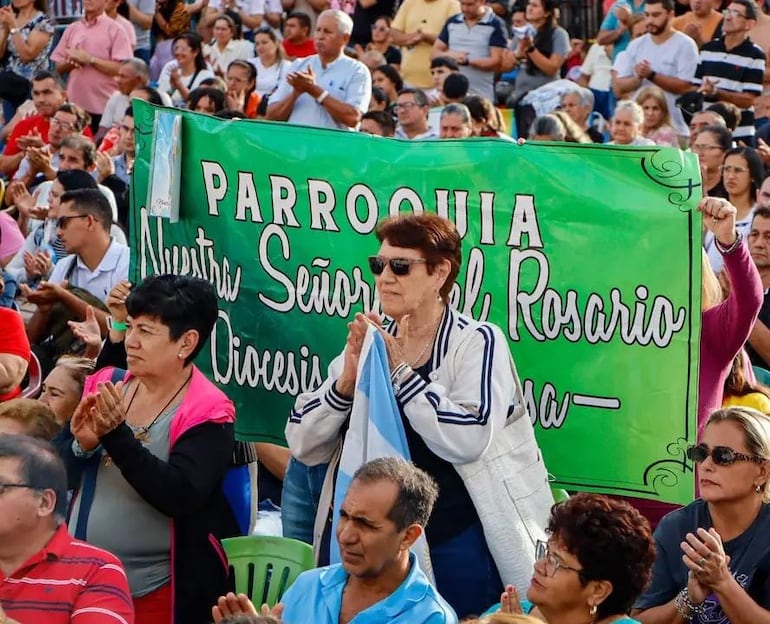 Como cada domingo se tuvo una importante concurrencia de fieles en la basilica de Caacupé.