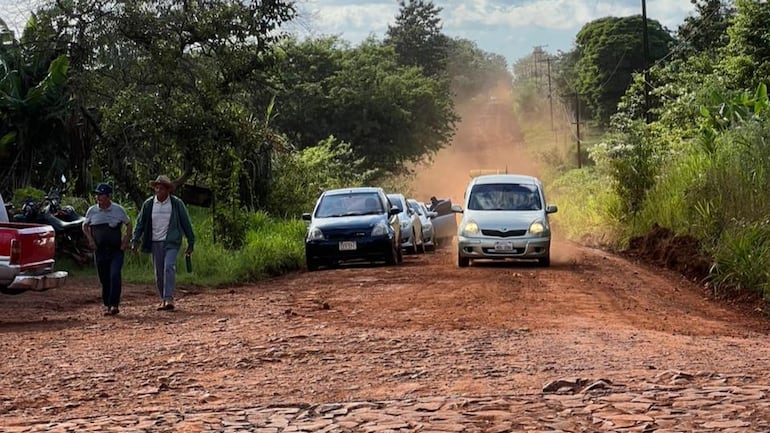 Camino vecinal que une Yatytay en Ruta PY07 y Cruce Ayala en ruta PY06, en Tomás Romero Pereira.