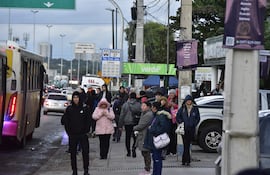 Mientras la ciudadanía sufre en el frío la reguladas del transporte por falta de pago en el subsidio, el gobierno se alista para gastar millones en ceremonial.