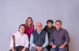 Nicolás Roig, Kattya González, José Antonio Galeano, Margarita Irún y Pablo Ardissone llevan adelante el espectáculo "De norte a sur, en la palabra. Poesía de América Latina".