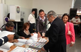 Voto de paraguayos en Barcelona, España. (Archivo: abril 2023).