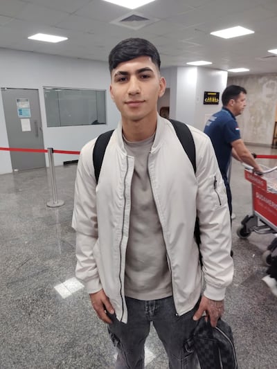 El lateral izquierdo chileno, Esteban Patricio Matus Castro (24 años), en su arribo al Aeropuerto Internacional Silvio Pettirossi.