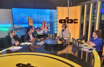 Dra. Alicia Pomata, ministra de la Mujer;
Stella Villamayor, viceministra de Protección a las Mujeres.