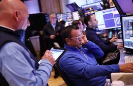 Sensibles caídas de las bolsas mundiales y el petróleo por guerra arancelaria. (archivo/imagen ilustrativa)