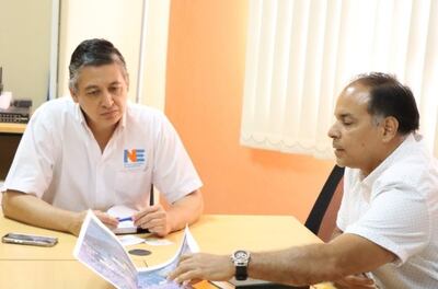 Iván Ojeda, director del INE, se reunió con representantes del Programa de Rehabilitación y Vivienda del Bañado Sur – Barrio Tacumbú para acordar planes en la recoleccion de datos de probabladores.