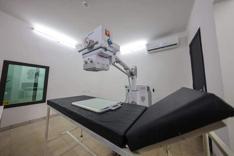 En el Hospital de Quiindy recibieron un equipo de Rayos X.